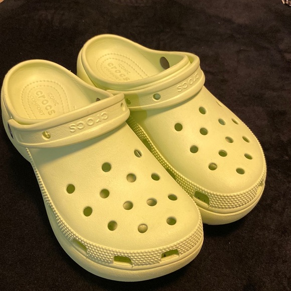 classic light green platform crocs, women’s size 9.5—men’s size 7.5 - Picture 1 of 5